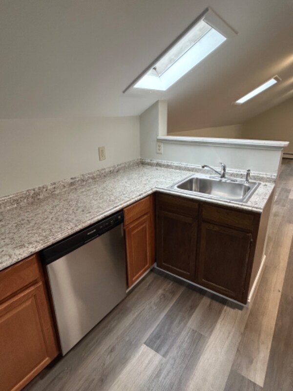 Building Photo - 120 Main St