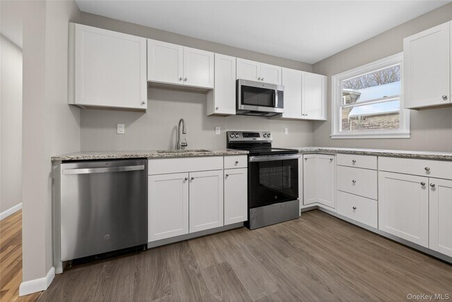 Building Photo - 676-678-678 Oak Summit Rd