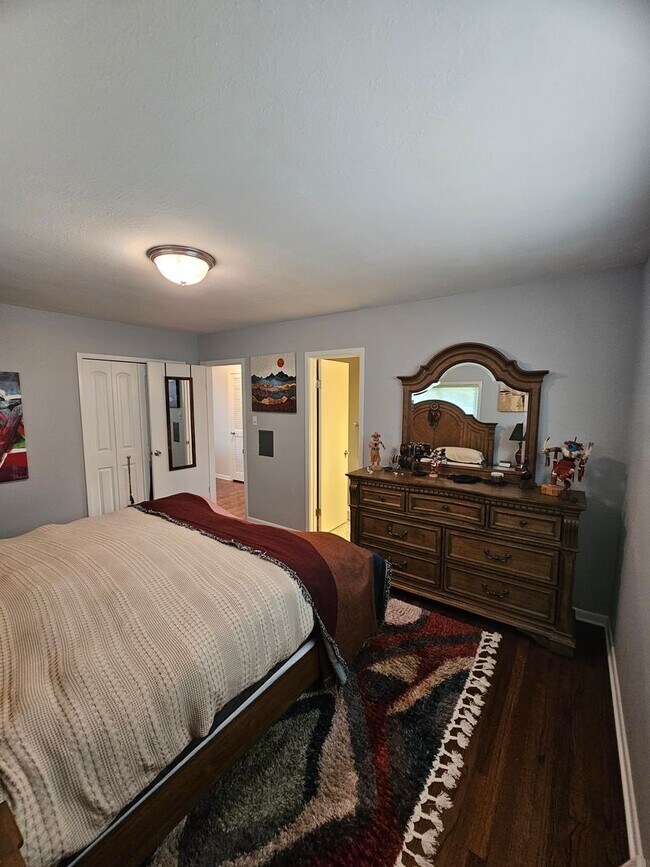 Building Photo - 5648 Beacon Hill Dr