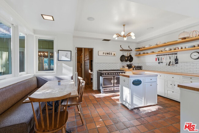 Building Photo - 2049 Oakstone Way