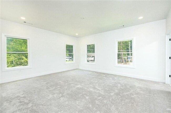 Building Photo - 3604 Pineview Cir NW
