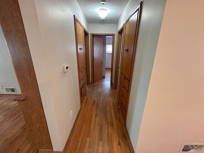 Building Photo - Louisville Farmhouse With Walkout basement