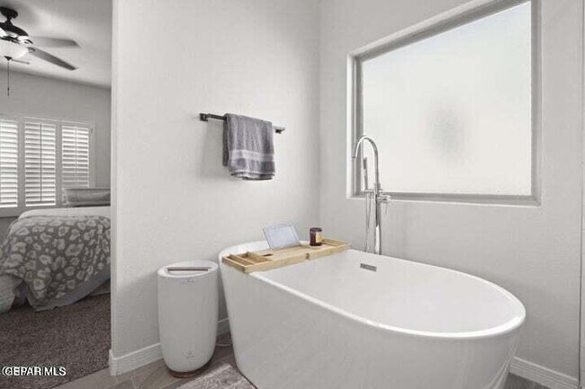 Building Photo - 905 Cottage Pl