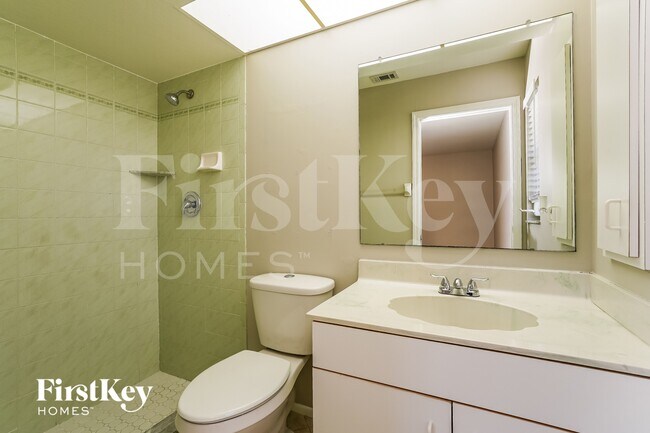 Building Photo - 143 SE 20th St