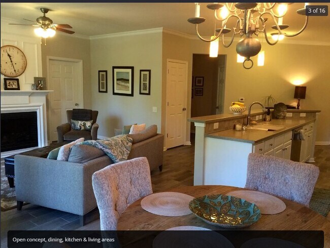 Building Photo - 14608 Via Sorrento Dr