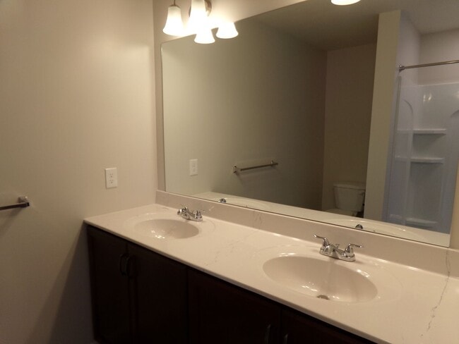 Building Photo - 3 bedroom, 2.5 Bathroom Townhouse in Gray's Pointe Neighborhood