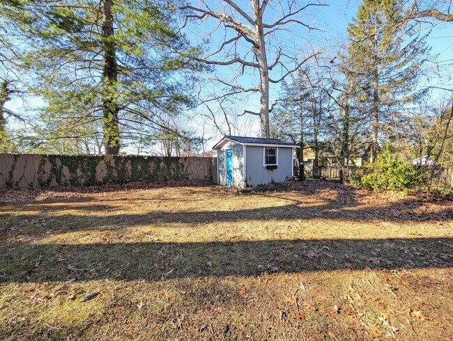 Building Photo - West Asheville Cottage-Long Term Rental