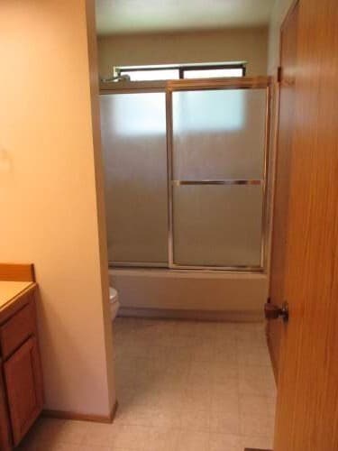 Building Photo - 2 Bedroom 1 Bathroom Rambler walking dista...