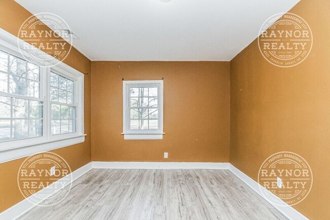 Building Photo - 643-643 Kenwood Ave