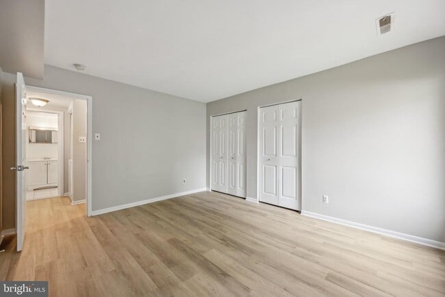 Building Photo - 10106 Campus Way S