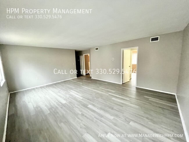 Building Photo - Remolded Three Bedroom Apartment for Rent