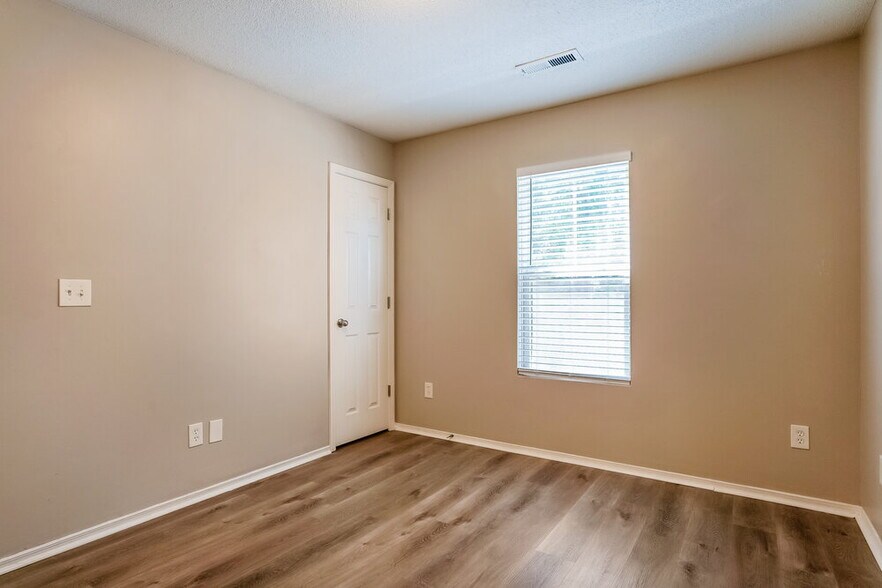 Building Photo - 2256 Ballston Pl