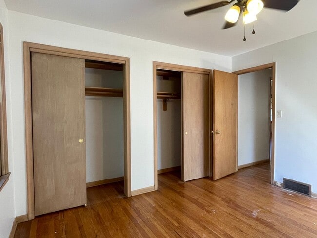 Building Photo - {731} Convenient Location + Full basement + 2 Car Tandem Garage