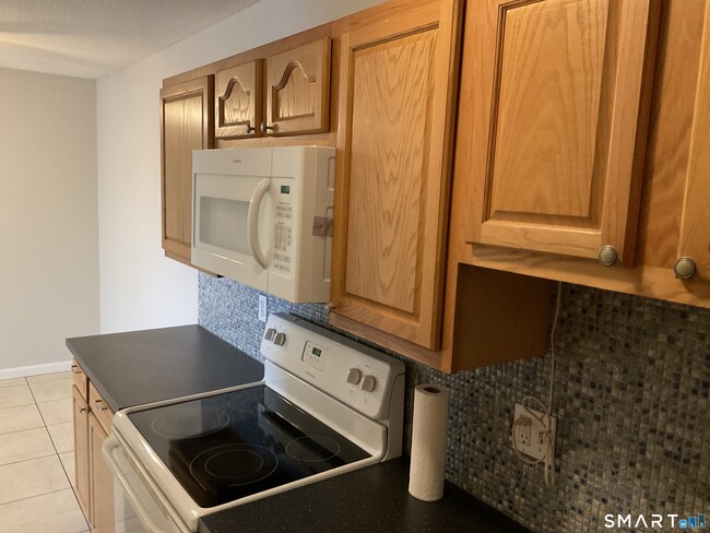 Building Photo - 157 Woodland Dr