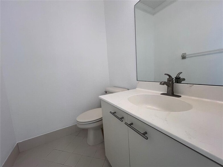 Building Photo - 725 NW 156th Ave