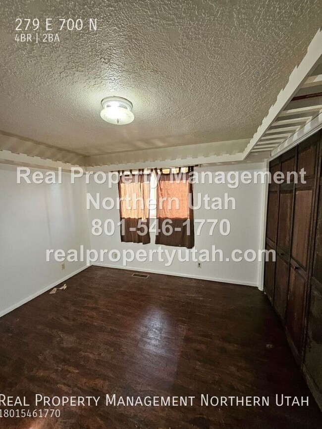 Building Photo - 4 Bedroom 2 Bath Duplex- Main Level Availa...