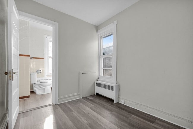 Building Photo - 1542 Warren St