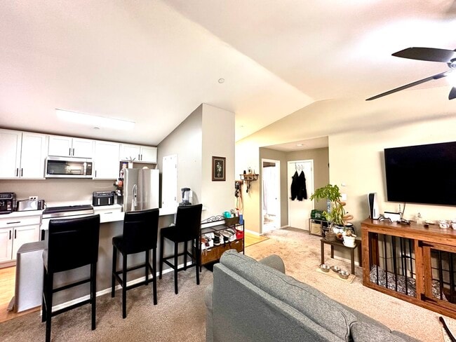 Building Photo - 1384 Cunat Ct