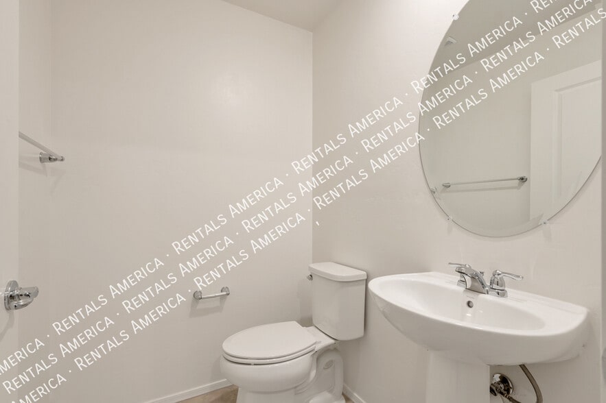 Building Photo - 1071 E Descent St