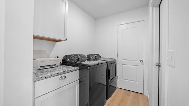 Building Photo - Introducing a charming 2-bedroom, 1-bathro...