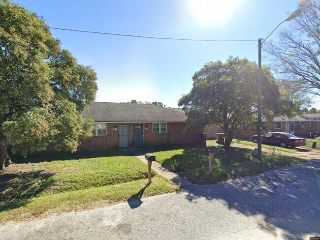 Building Photo - 2018 Pond Ln