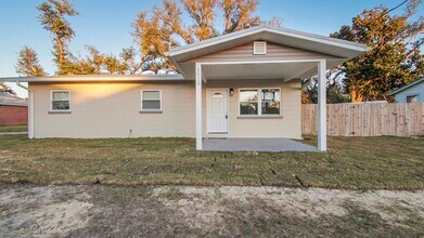 Building Photo - 3 Bedroom House