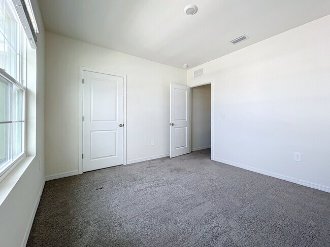 Building Photo - 12744 Lateral Root Dr