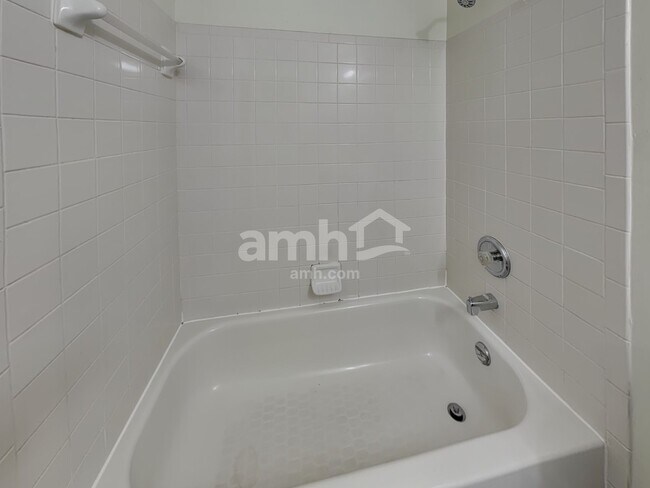 Building Photo - 4763 Asherton Pl NW