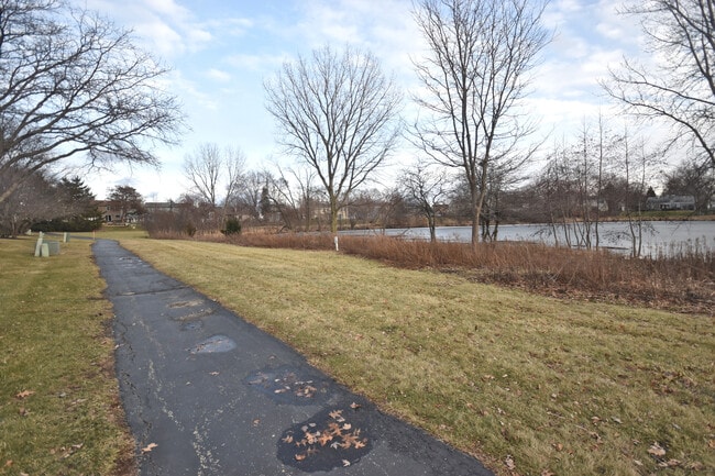 Building Photo - 1625 College Green Dr