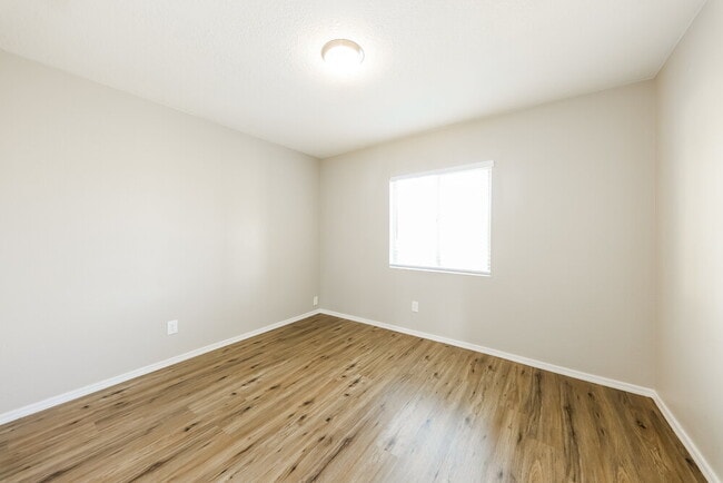 Building Photo - 4124 N 106th Ave