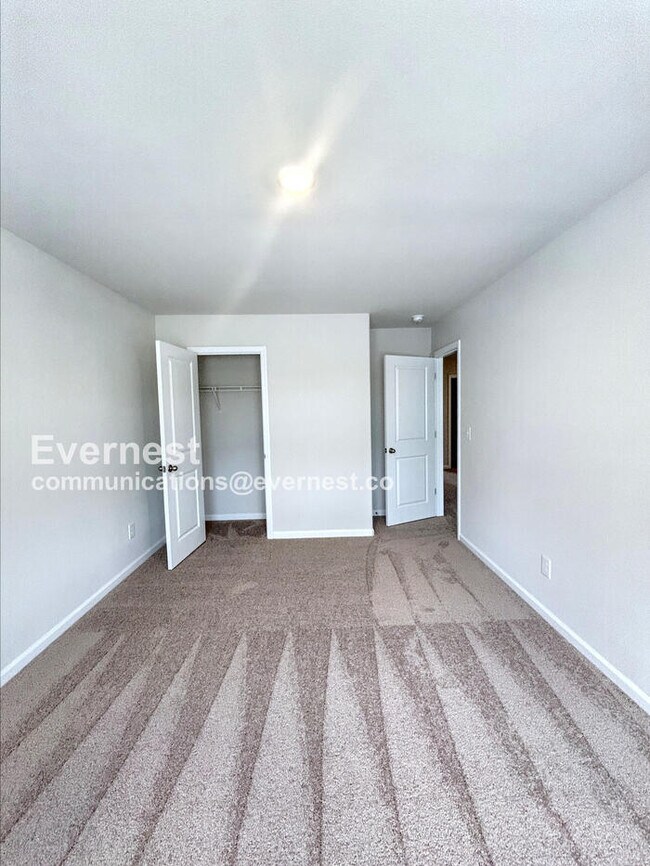 Building Photo - 2158 Willow Gln Dr