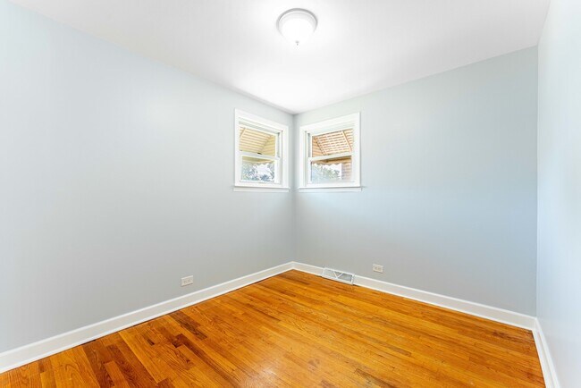 Building Photo - 4507 S Leamington Ave
