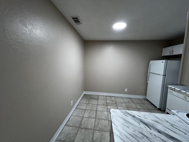 Building Photo - 4221 Middlesex Ave