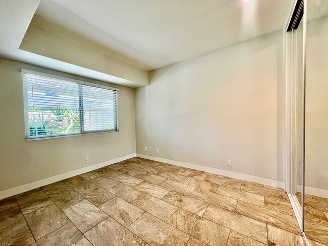Building Photo - AVAILABLE NOW! 2 Bedroom / 2 Bathroom Cond...