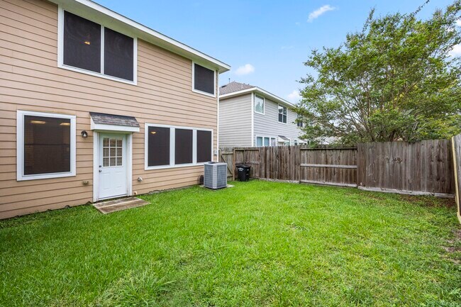 Building Photo - 12475 Saratoga Woods Ln