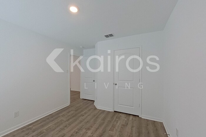 Building Photo - 962 Shady Brk