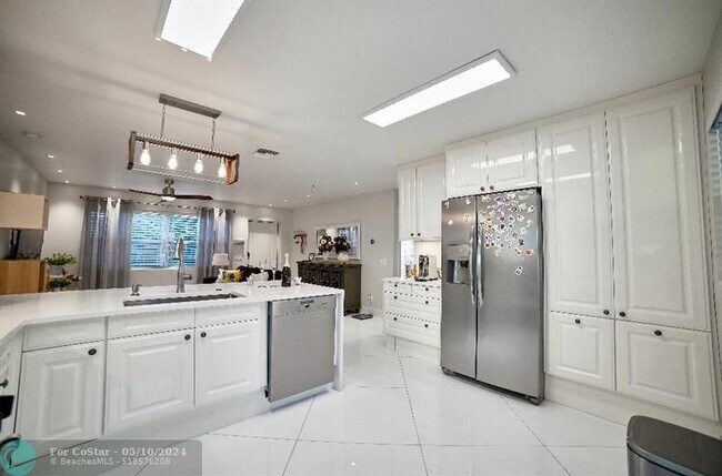 Building Photo - 327 Lancaster St