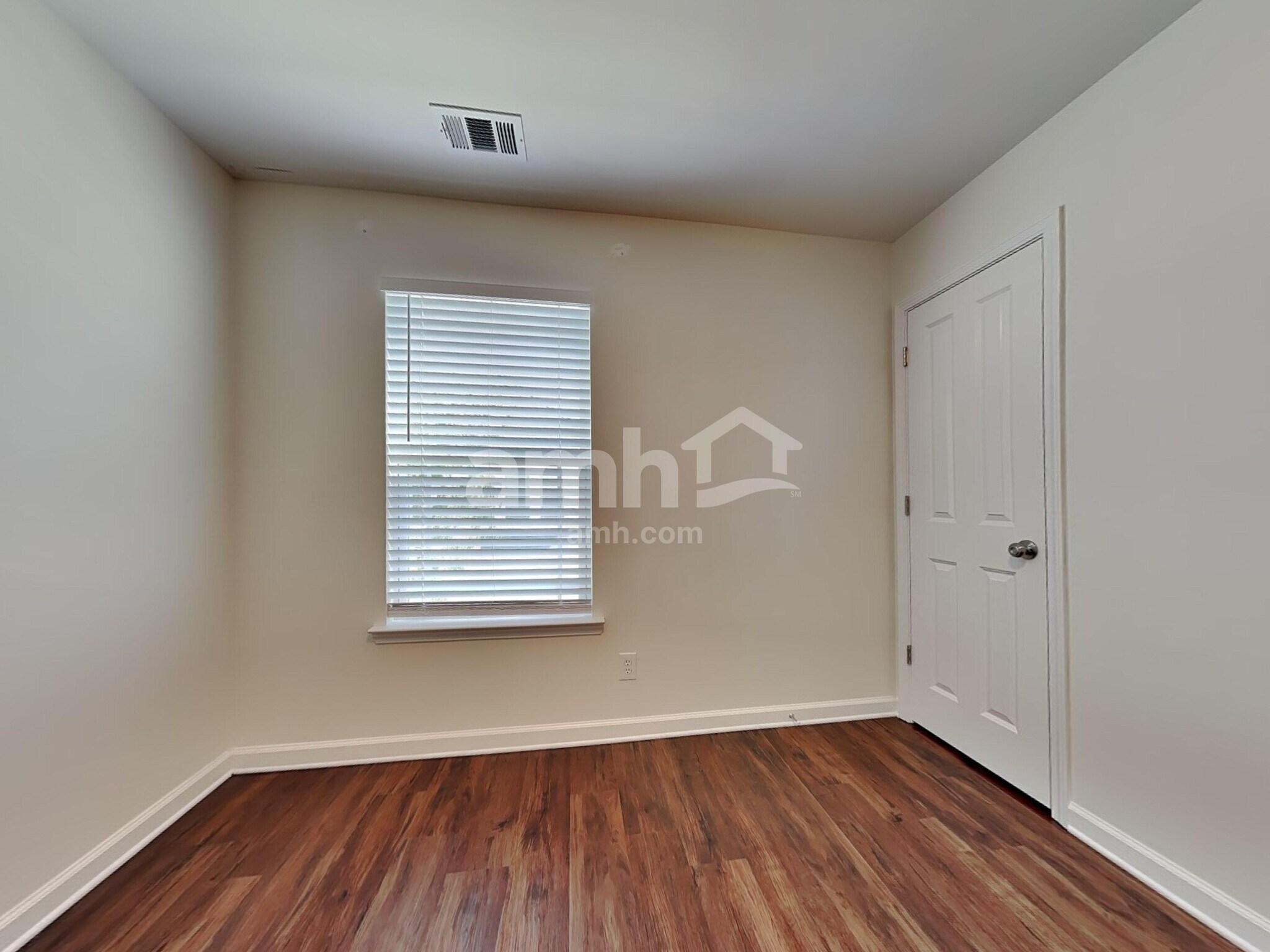 Building Photo - 625 Summer Hill Way
