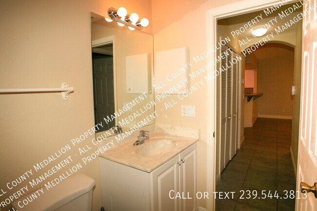 Building Photo - 606 SE 6th Terrace