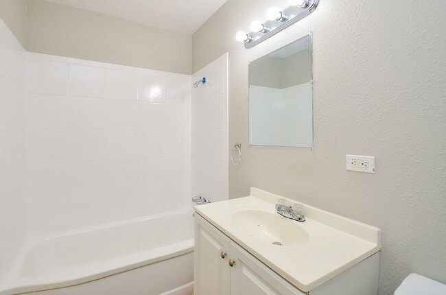 Building Photo - 5405 Southlea St