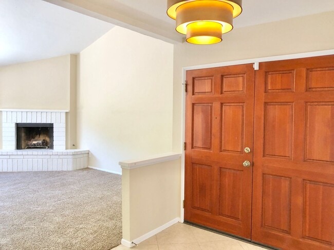 Building Photo - Sweet Single-Story, Completely Detached, in the Picturesque Fallbrook Village HOA Community!