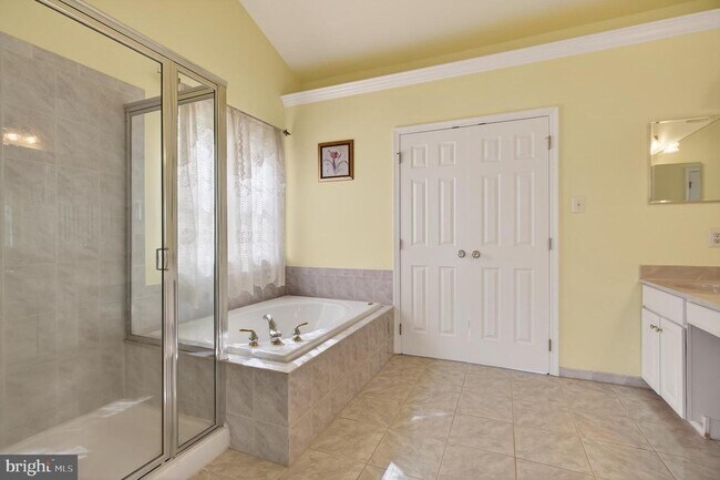 Building Photo - 2 Berwick Cir