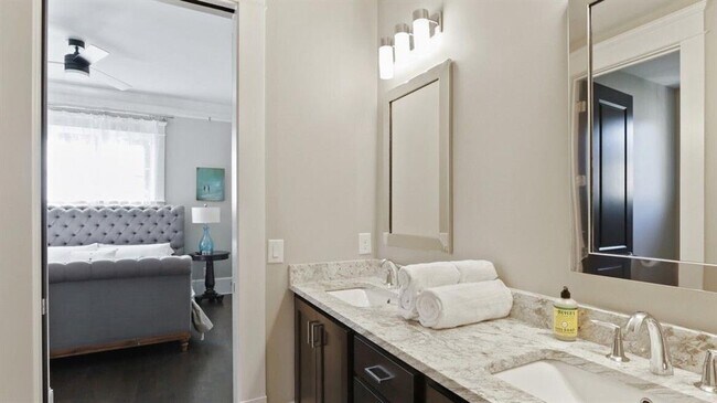 Building Photo - 1013 Euclid Ave NE