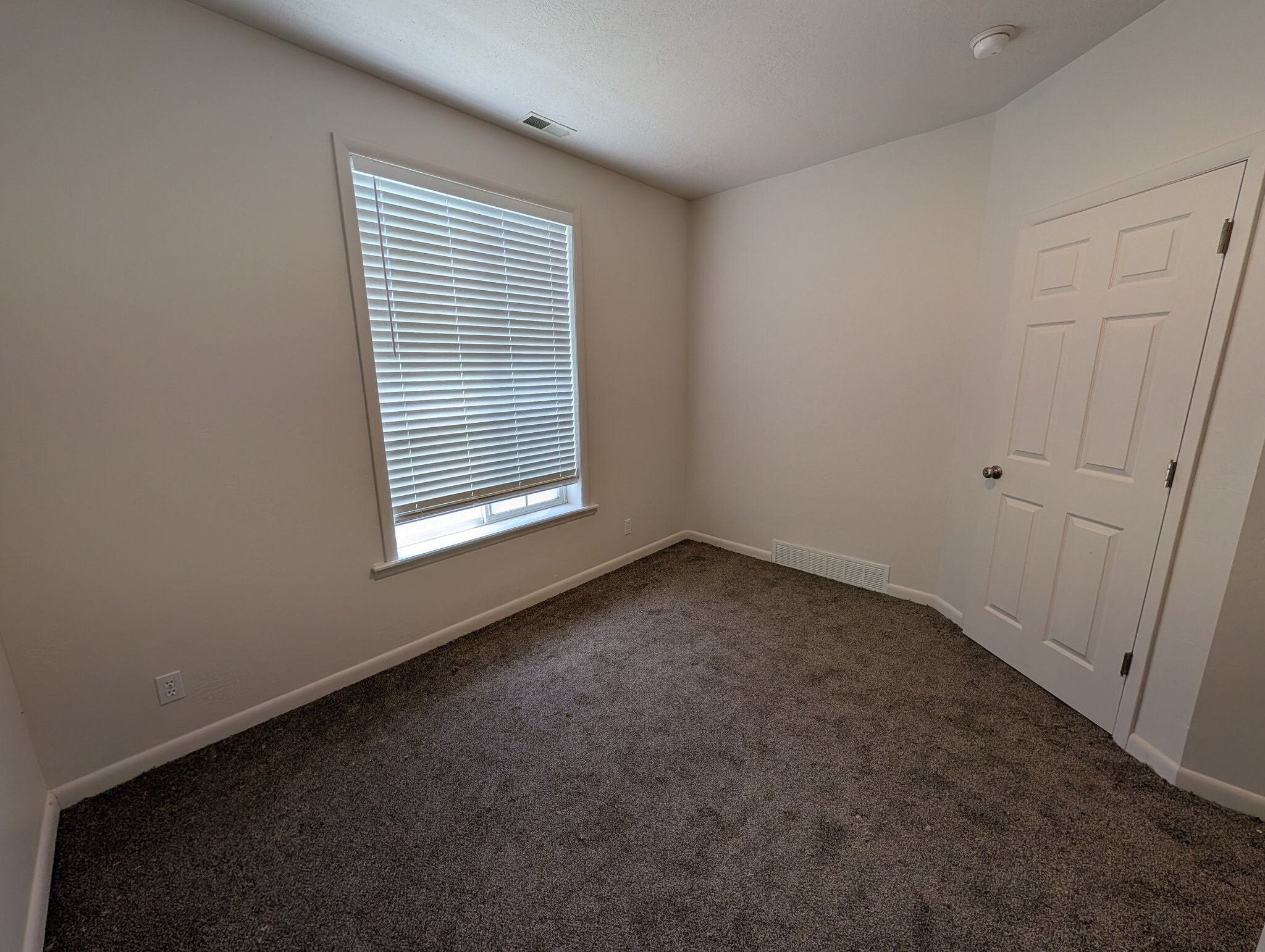 Building Photo - 1760 N 400 E
