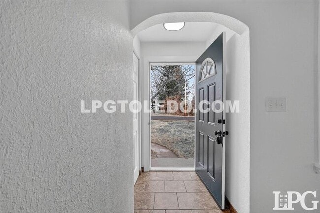 Building Photo - 5831 Gany Mede Dr