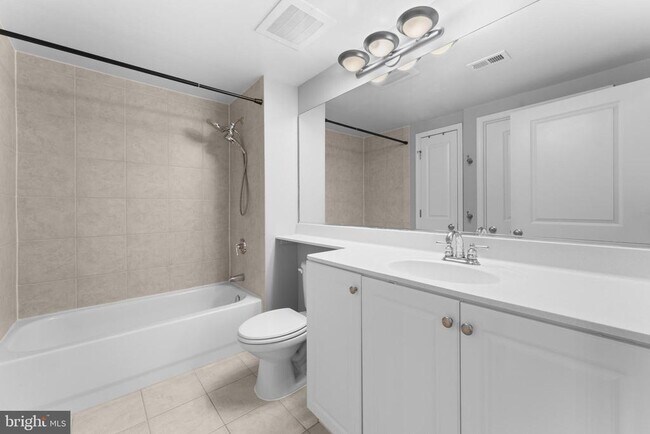 Building Photo - 851 N Glebe Rd