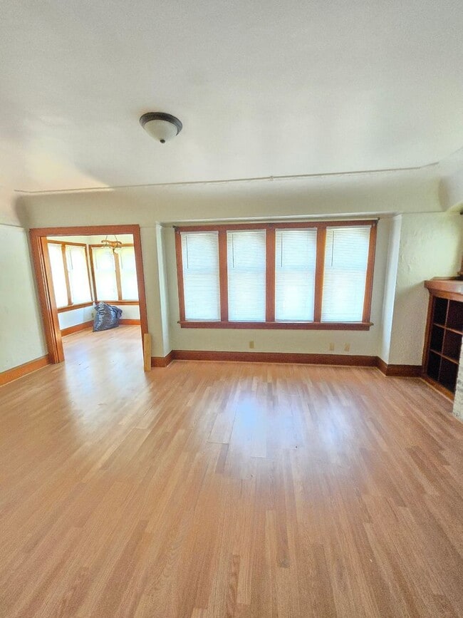 Building Photo - 5543 N 33rd St