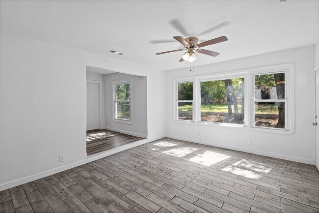 Building Photo - 2515 Yeager St