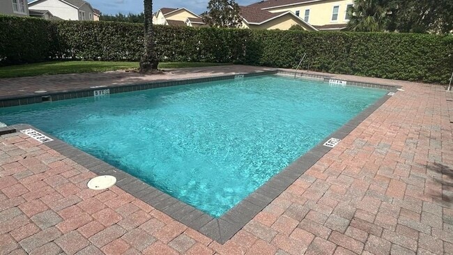 Building Photo - 8639 Via Trieste Dr