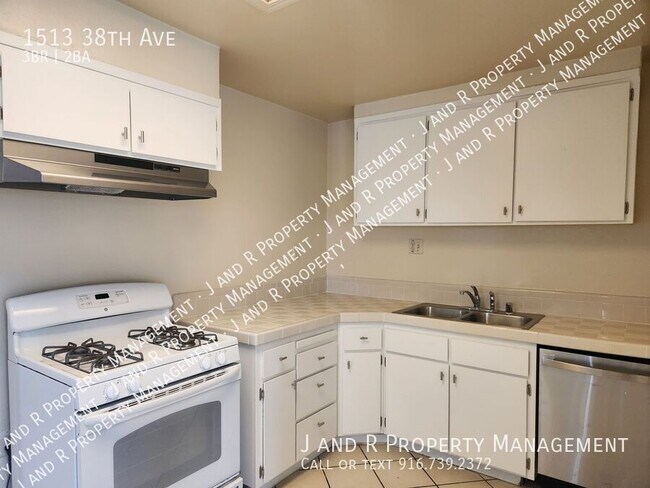 Building Photo - 1513 38th Ave